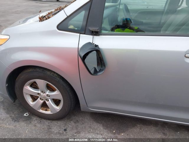 5TDKK3DC0FS624833 Toyota Sienna Le 8 Passenger