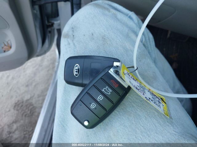 KNDMA5C16G6120778 KIA Sedona L