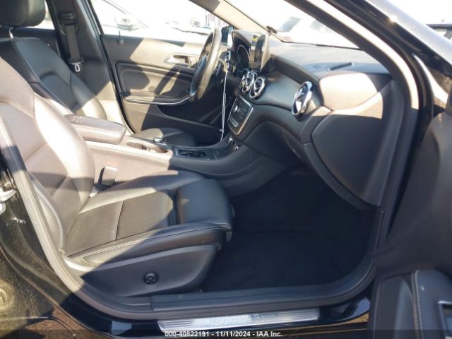 WDCTG4EB4KU000700 Mercedes-Benz GLA 250