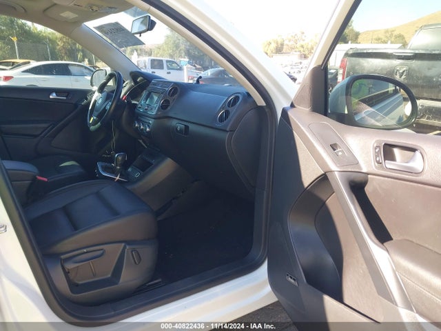WVGAV7AX1FW520946 Volkswagen Tiguan Sel