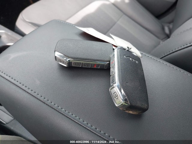 KNDCR3LE7P5081619 KIA Niro Ex Touring