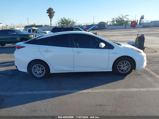 Toyota Prius Two 2016 JTDKBRFU1G3509346 Image 13