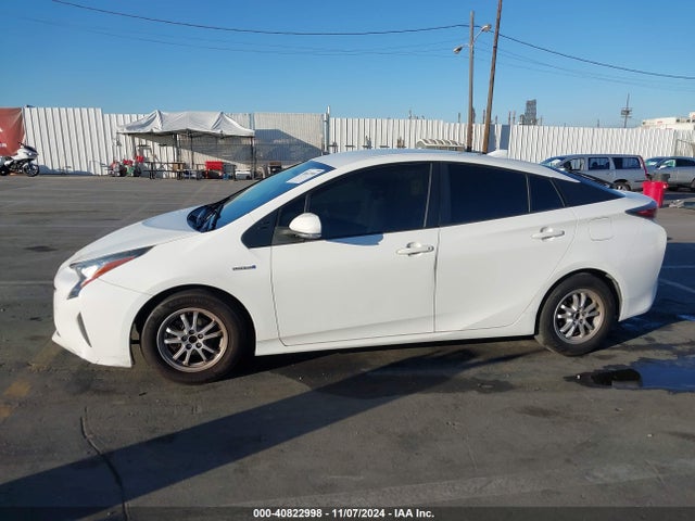 Toyota Prius Two 2016 JTDKBRFU1G3509346 Image 14