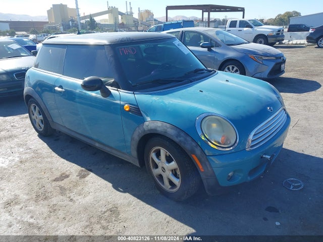 2010 MINI COOPER WMWMF3C56ATZ24559 Photo 0