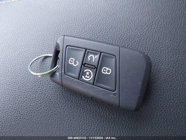 3VV8B7AX2NM018989 Volkswagen Tiguan 2.0t Se R-line Black