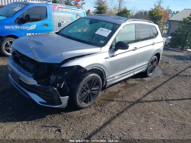 3VV8B7AX2NM018989 Volkswagen Tiguan 2.0t Se R-line Black
