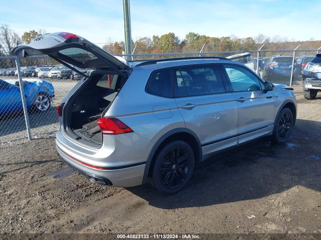 3VV8B7AX2NM018989 Volkswagen Tiguan 2.0t Se R-line Black