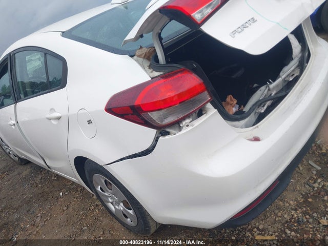 KIA FORTE LX 2018 3KPFL4A76JE209420 Image 12