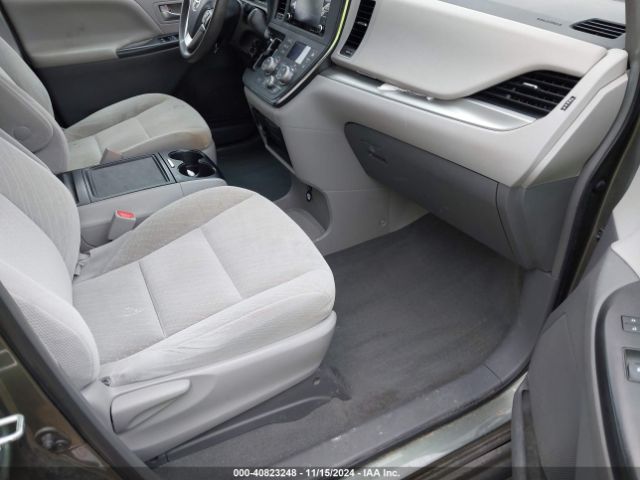 2019 TOYOTA SIENNA 5TDKZ3DC0KS014873 Photo 4