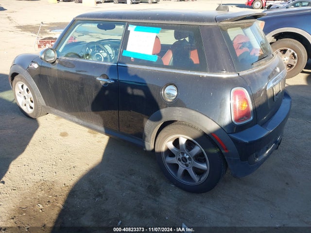2008 MINI COOPER S WMWMF73578TV35835 Photo 2