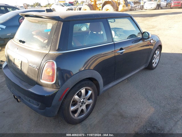 2008 MINI COOPER S WMWMF73578TV35835 Photo 3