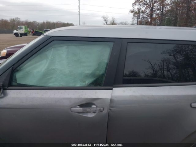 KNDJ23AU2N7807748 KIA SOUL LX