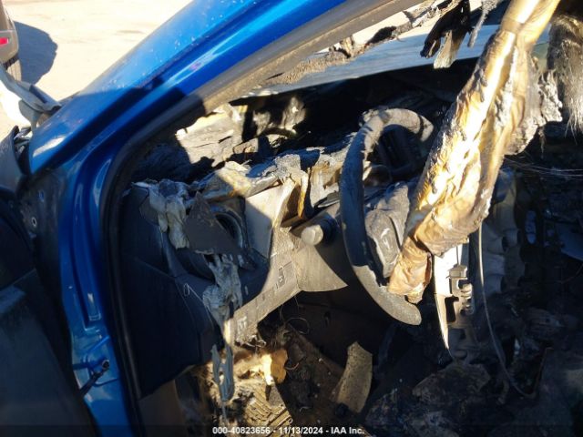 JTMBFREV0GJ098063 Toyota RAV4 LE
