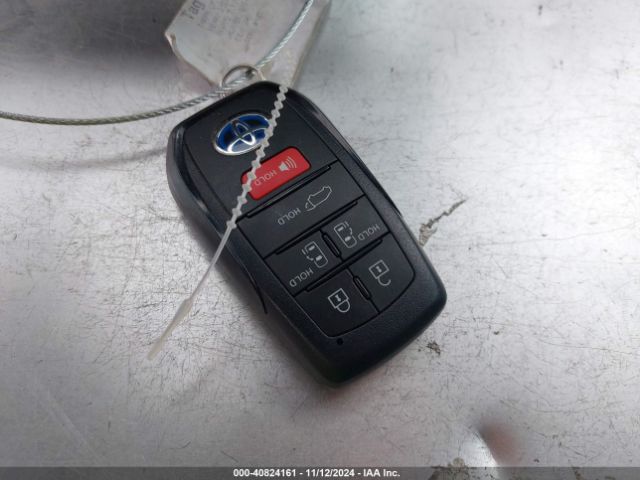 5TDXRKEC0NS089723 Toyota Sienna Xse