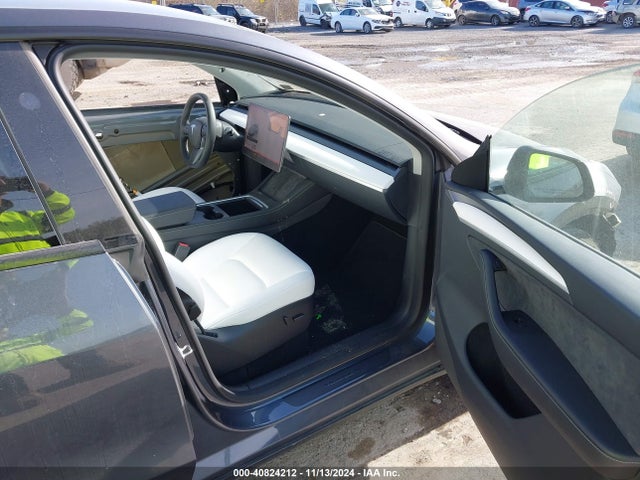 2023 TESLA MODEL Y 7SAYGDEE4PA181190 Photo 4