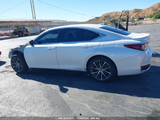 58ADA1C19NU013326 Lexus ES 300H