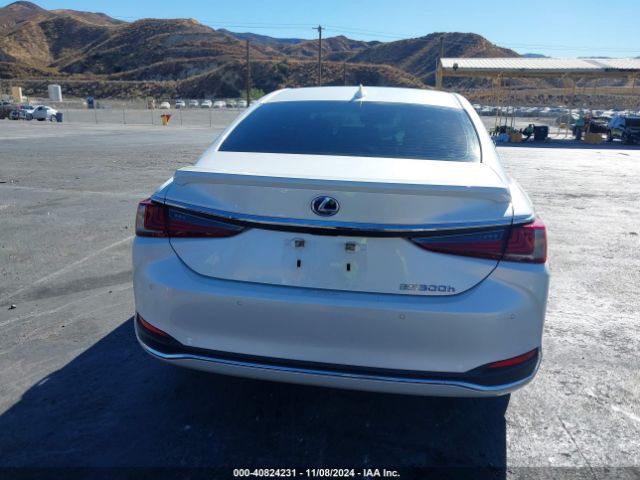 58ADA1C19NU013326 Lexus ES 300H