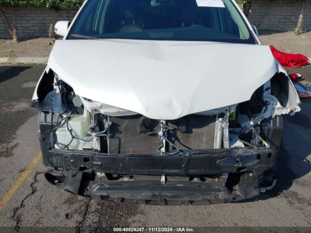 5TDDZ3DC1KS222592 Toyota Sienna Limited 7 Passenger