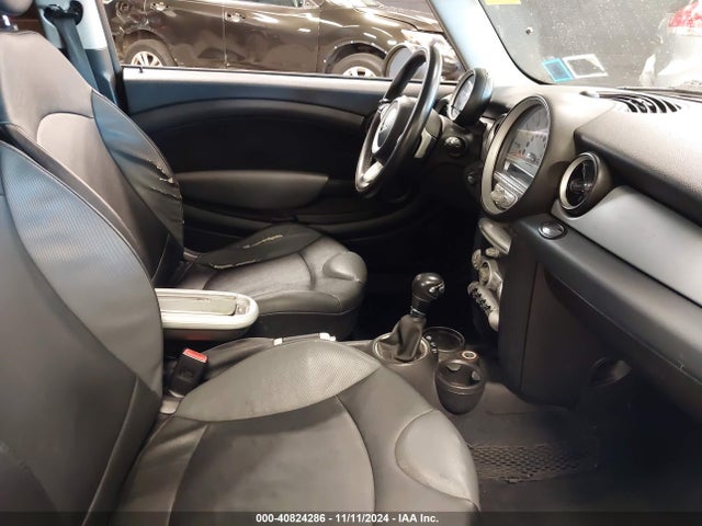 2008 MINI COOPER CLUBMAN WMWML33568TN67760 Photo 4