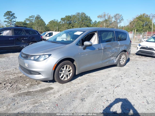 2C4RC1CG2MR555881 Chrysler Voyager Lx