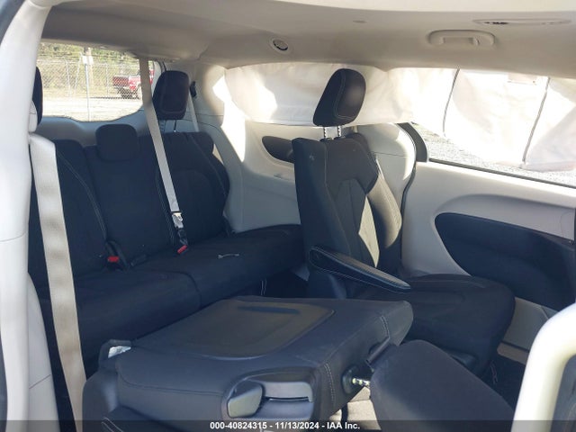 2C4RC1CG2MR555881 Chrysler Voyager Lx