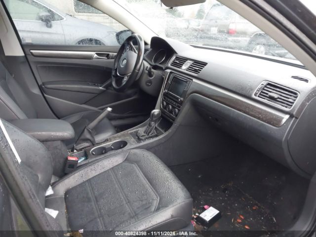 1VWBT7A39HC043079 Volkswagen Passat 1.8t Se