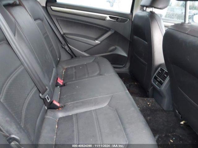 1VWBT7A39HC043079 Volkswagen Passat 1.8t Se