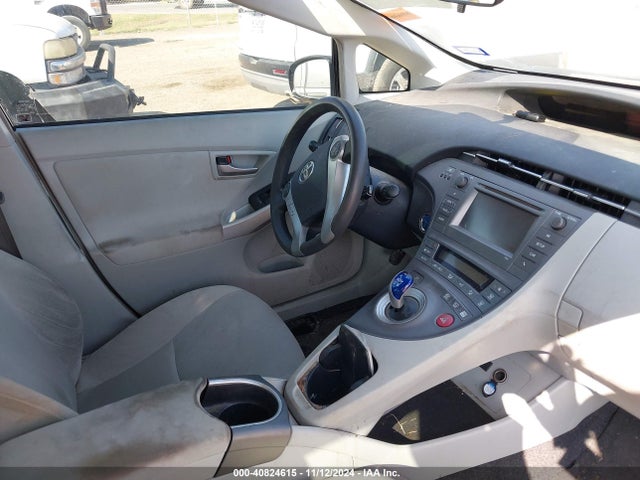 Toyota Prius Two 2014 JTDKN3DU8E1752782 Image 5