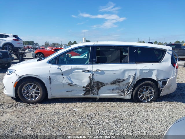Chrysler Pacifica Touring L 2023 2C4RC1BG0PR624377 Image 14