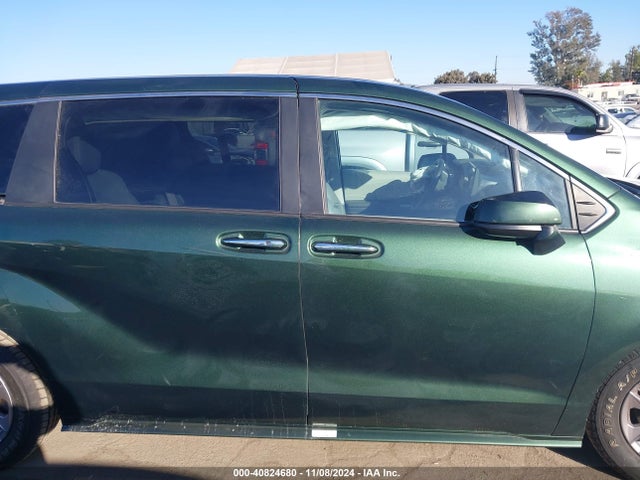 Toyota SIENNA XLE 2022 5TDYRKEC8NS099453 Image 13