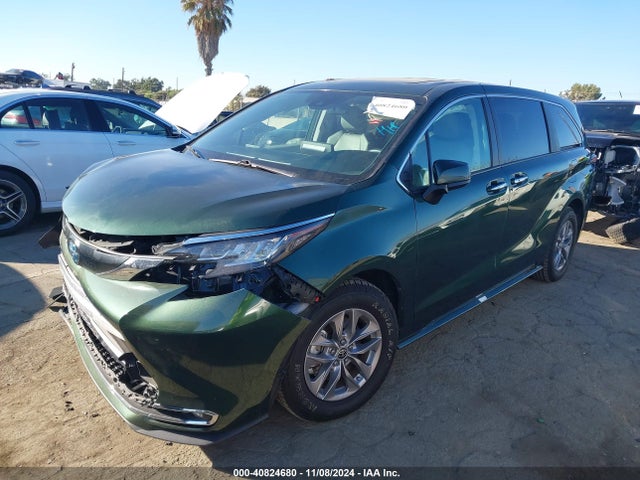 5TDYRKEC8NS099453 Toyota SIENNA XLE