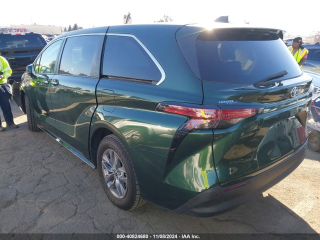 Toyota SIENNA XLE 2022 5TDYRKEC8NS099453 Image 3