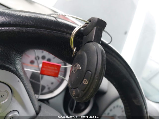 2010 MINI COOPER WMWMF3C51ATZ21648 Photo 10