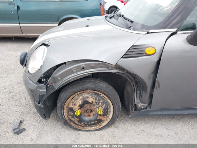 2010 MINI COOPER WMWMF3C51ATZ21648 Photo 5