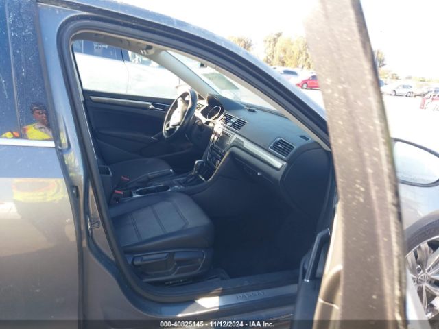 1VWBA7A3XJC008613 Volkswagen Passat 2.0t Se
