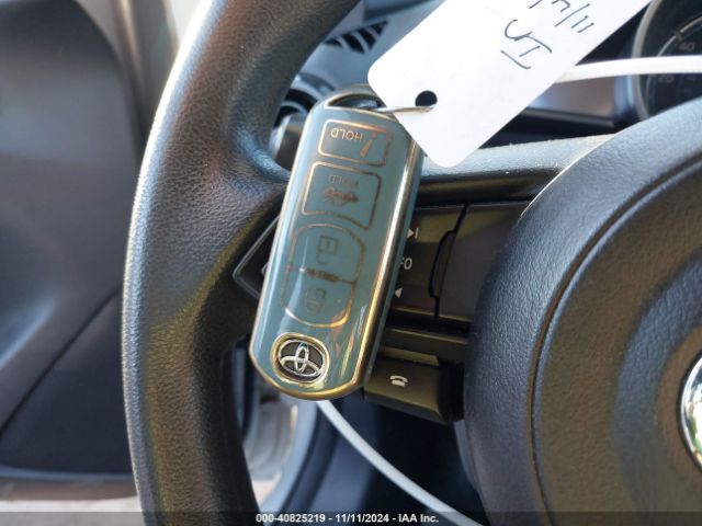 3MYDLBYV6KY514207 Toyota YARIS L
