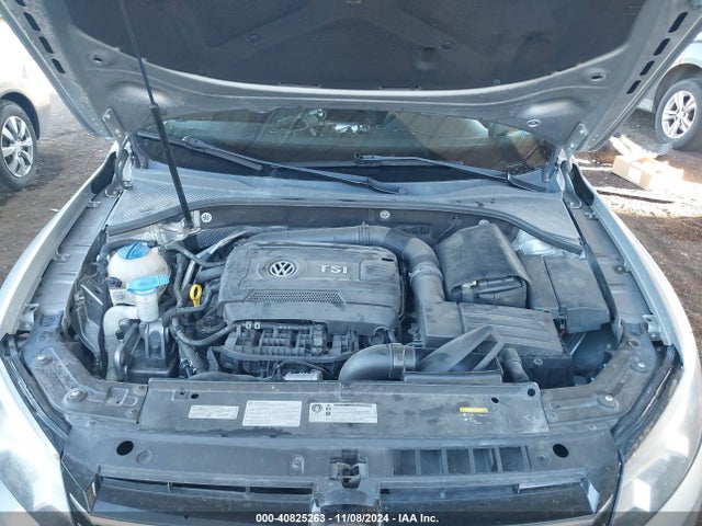 1VWAT7A3XEC111445 Volkswagen Passat 1.8t S