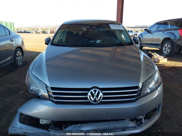 1VWAT7A3XEC111445 Volkswagen Passat 1.8t S