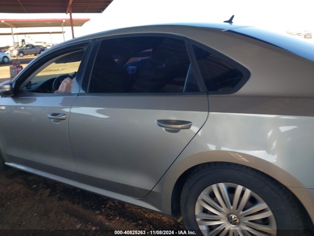 1VWAT7A3XEC111445 Volkswagen Passat 1.8t S