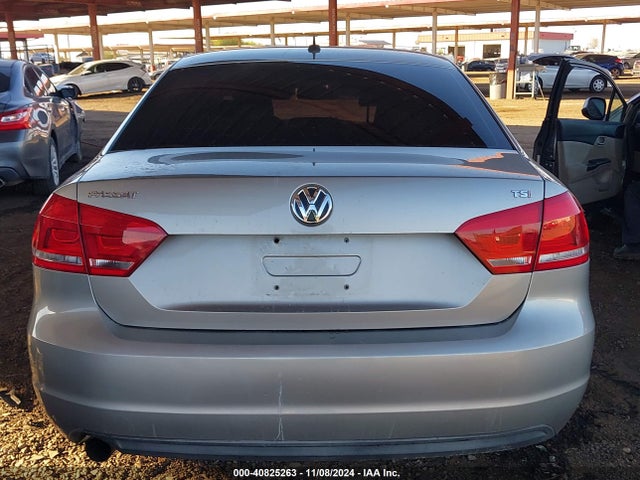 1VWAT7A3XEC111445 Volkswagen Passat 1.8t S