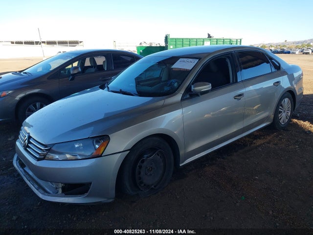 1VWAT7A3XEC111445 Volkswagen Passat 1.8t S