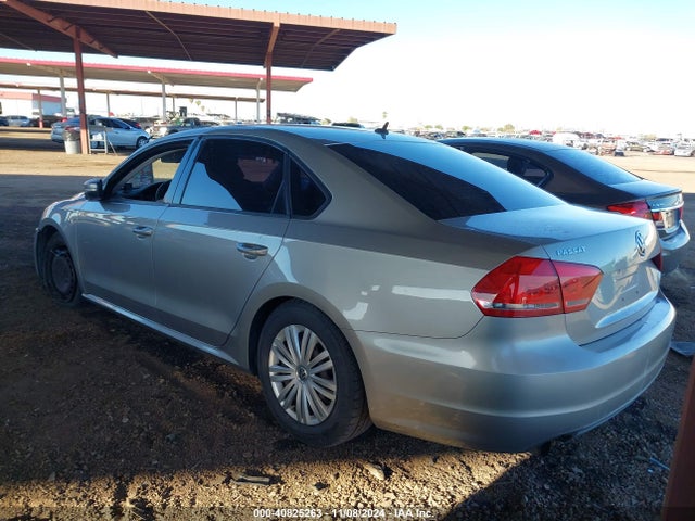1VWAT7A3XEC111445 Volkswagen Passat 1.8t S