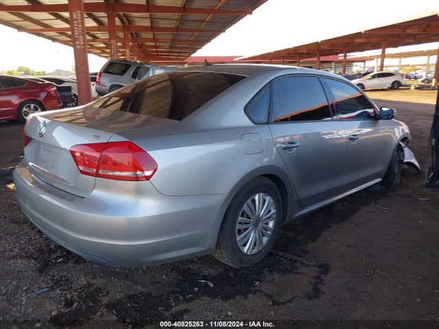1VWAT7A3XEC111445 Volkswagen Passat 1.8t S