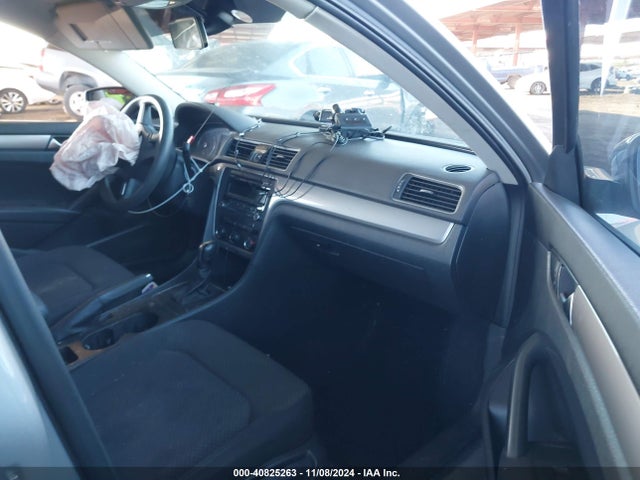 1VWAT7A3XEC111445 Volkswagen Passat 1.8t S