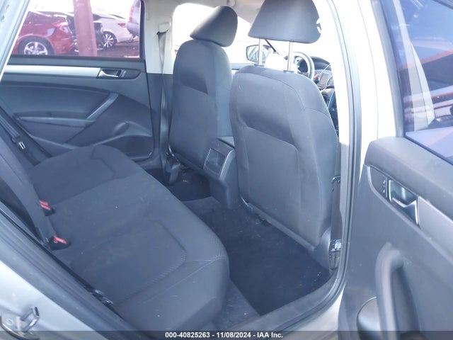 1VWAT7A3XEC111445 Volkswagen Passat 1.8t S