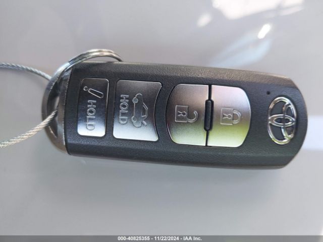 3MYDLBYV7KY503328 Toyota YARIS LE