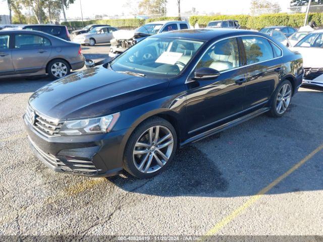 1VWDT7A34HC072742 Volkswagen Passat 1.8t R-line