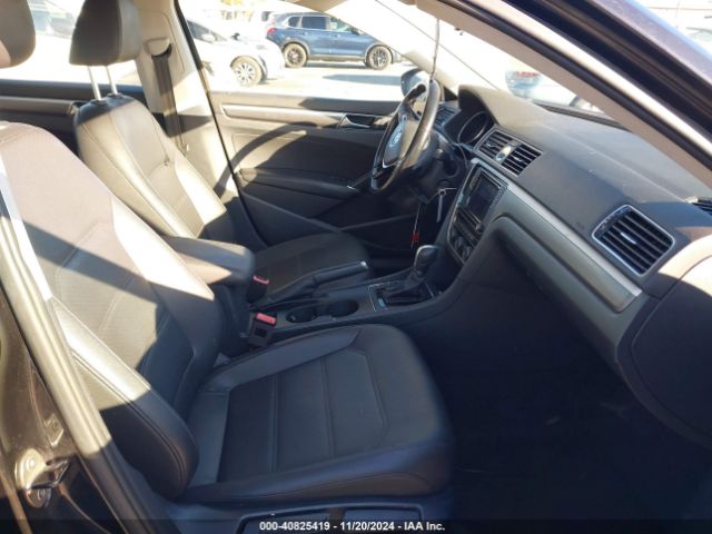 1VWDT7A34HC072742 Volkswagen Passat 1.8t R-line