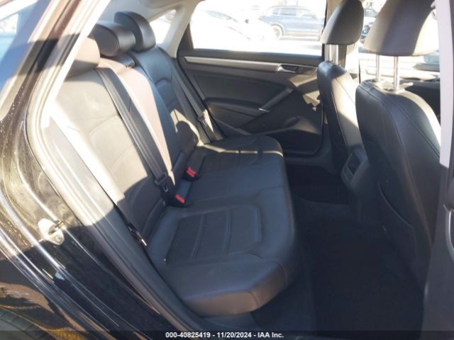 1VWDT7A34HC072742 Volkswagen Passat 1.8t R-line