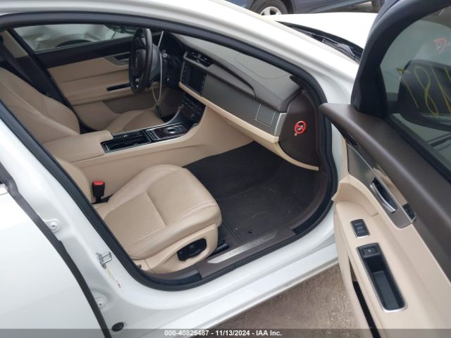 2016 JAGUAR XF SAJBK4BV2GCY23722 Photo 4
